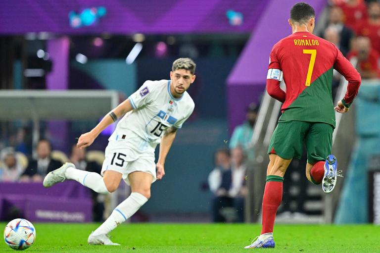 LUSAIL, QATAR - NOVEMBER 28: (L-R) Fede Valverde of Uruguay Cristiano Ronaldo of Portugal  during the  World Cup match between Portugal  v Uruguay at the Lusail Stadium on November 28, 2022 in Lusail Qatar (Photo by Guus Dubbelman/Soccrates/Getty Images)
